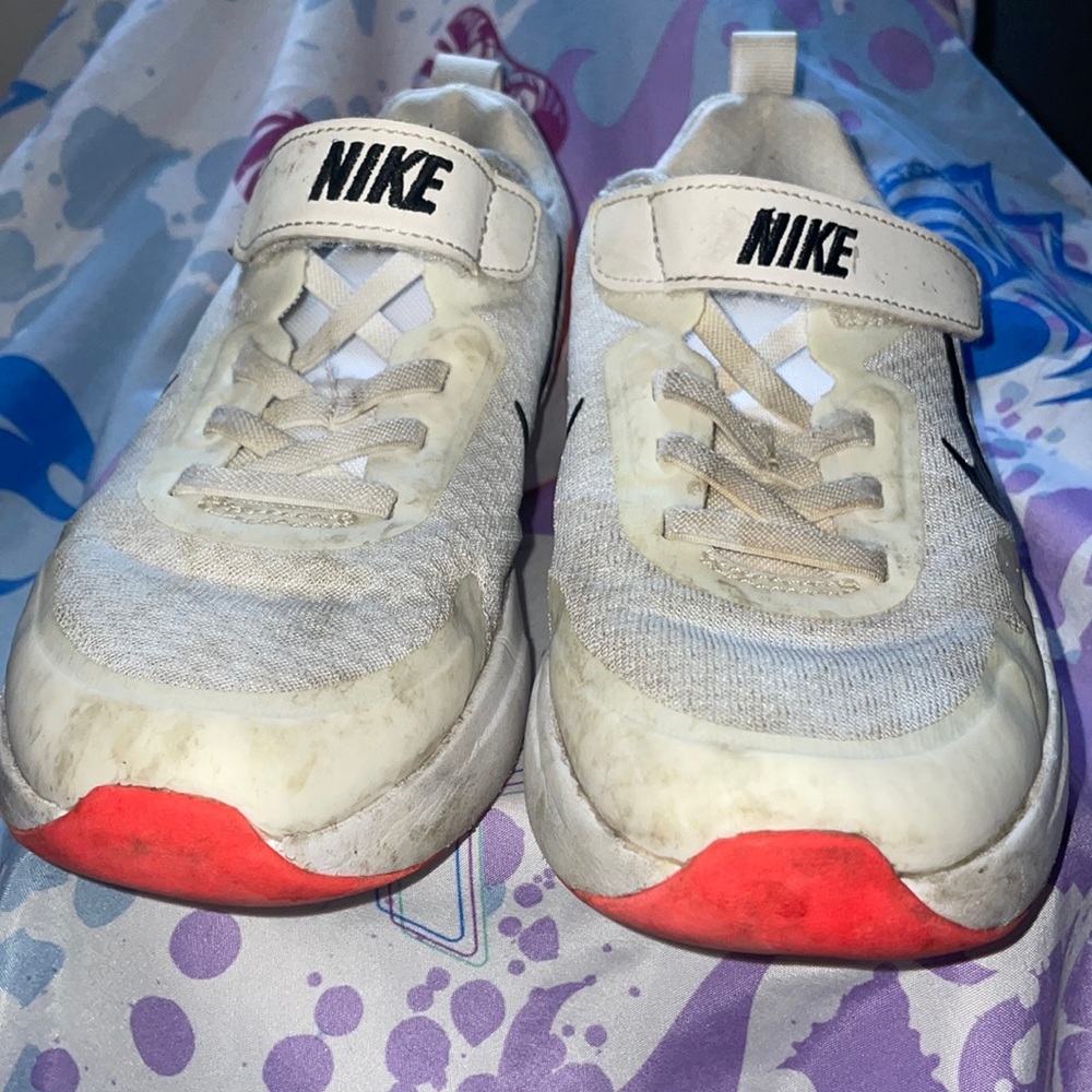 Girls White and Pink Nikes